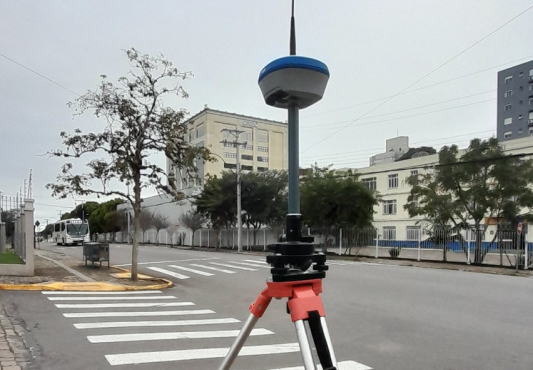 Atuação focada em obras de terraplenagem, estradas e infraestrutura.